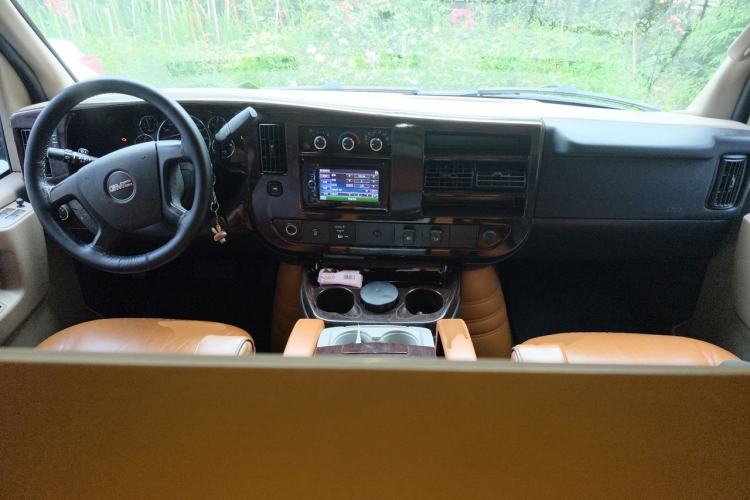 Used GMC SAVANA 2013 6.0L Long Wheelbase Flagship Edition Center Console