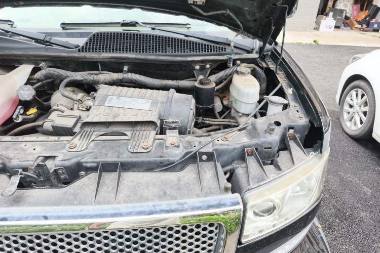 Used GMC SAVANA 2013 6.0L Long Wheelbase Flagship Edition Engine Bay Left