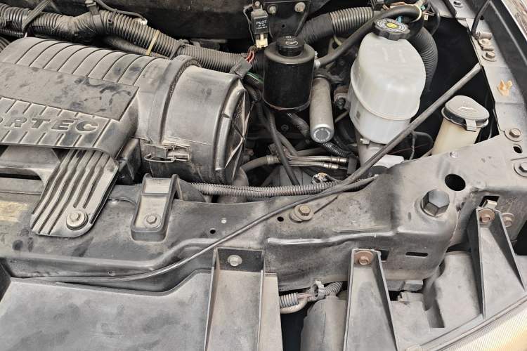 Used GMC SAVANA 2013 5.3L four-wheel-drive Leader Edition Engine Bay Left