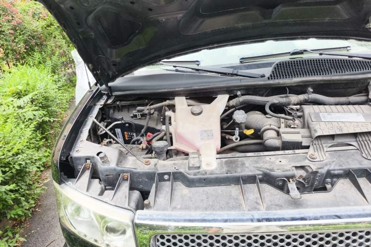 Used GMC SAVANA 2013 6.0L Long Wheelbase Flagship Edition Engine Bay Right