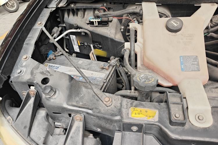 Used GMC SAVANA 2013 5.3L four-wheel-drive Leader Edition Engine Bay Right