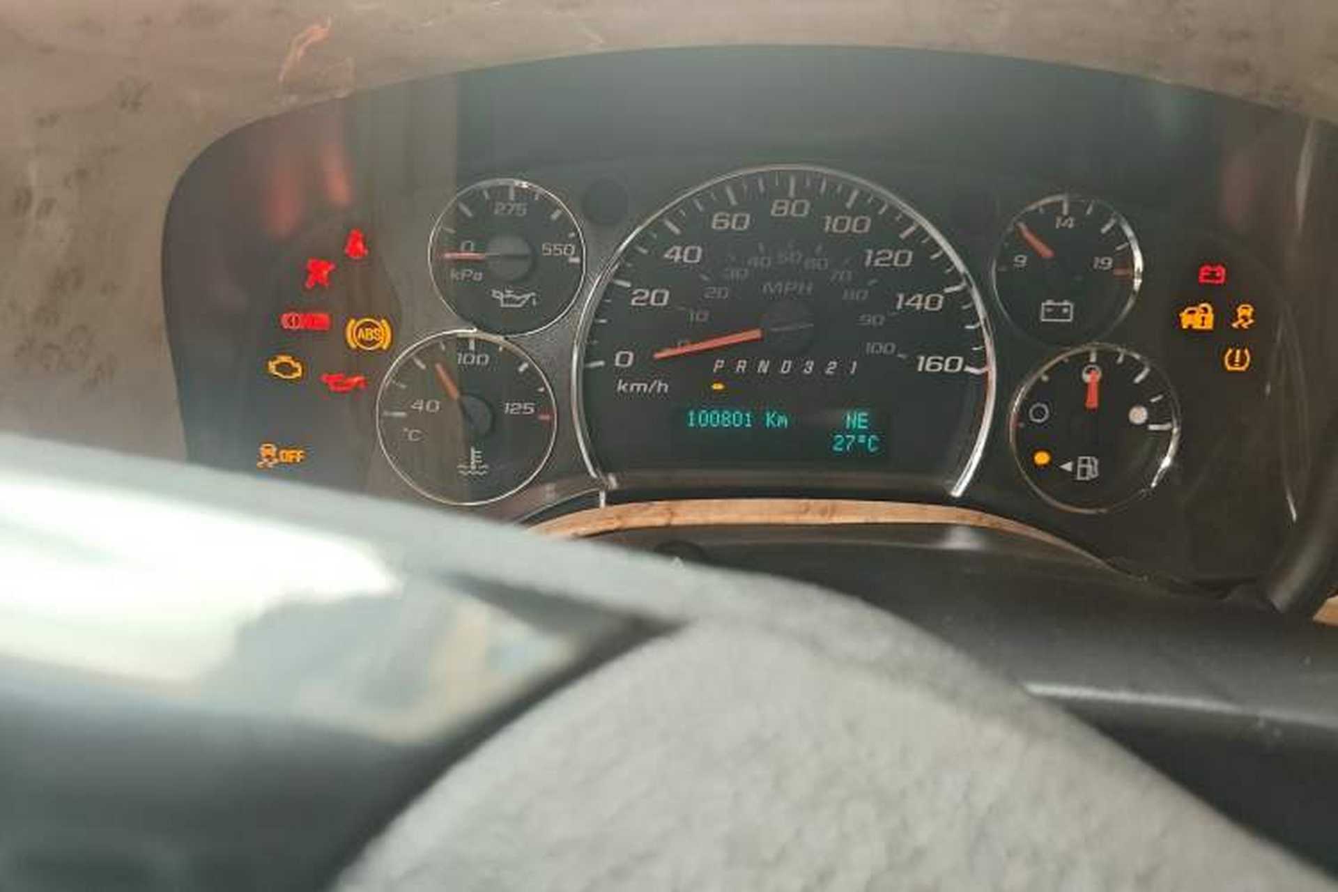 Used GMC SAVANA 2013 5.3L four-wheel-drive Leader Edition Odometer Close Up