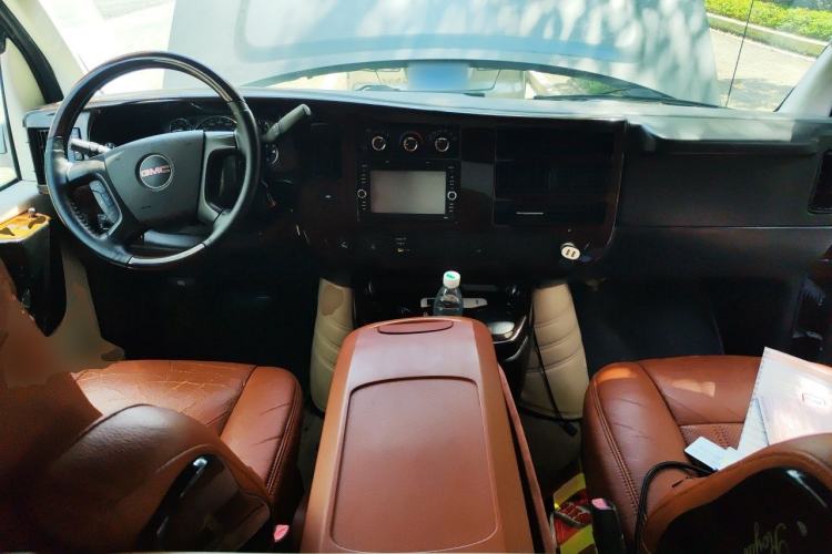 Used GMC SAVANA 2013 6.0L 2500S Sport Edition 7-seater Center Console