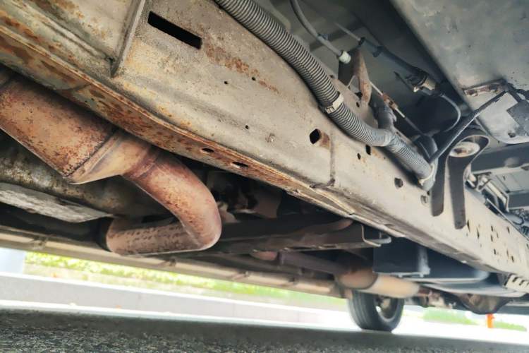 Used GMC SAVANA 2013 6.0L 2500S Sport Edition 7-seater Chassis Front Left