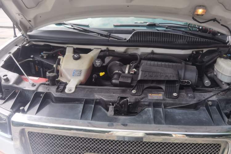 Used GMC SAVANA  Engine Bay
