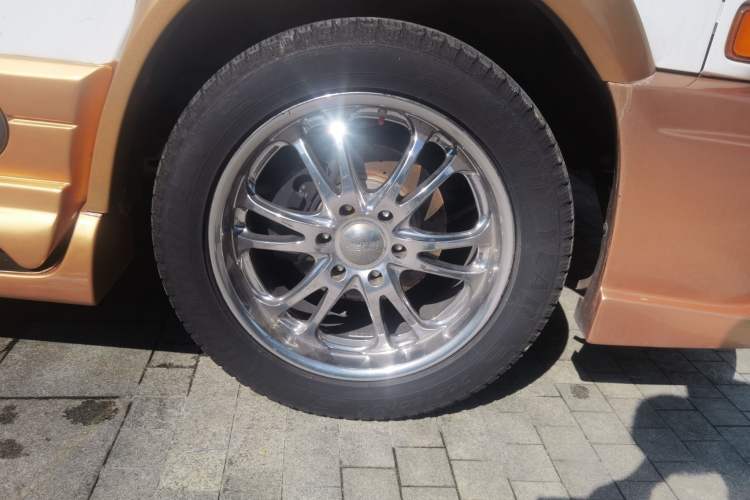 Used GMC SAVANA  Right Front Wheel Hub