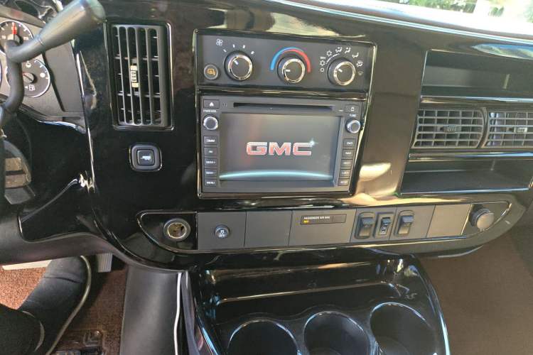 Used GMC SAVANA 2014 5.3L 1500S Prestige Edition Audio And AC Panel