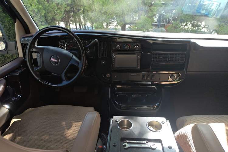 Used GMC SAVANA 2014 5.3L 1500S Prestige Edition Center Console