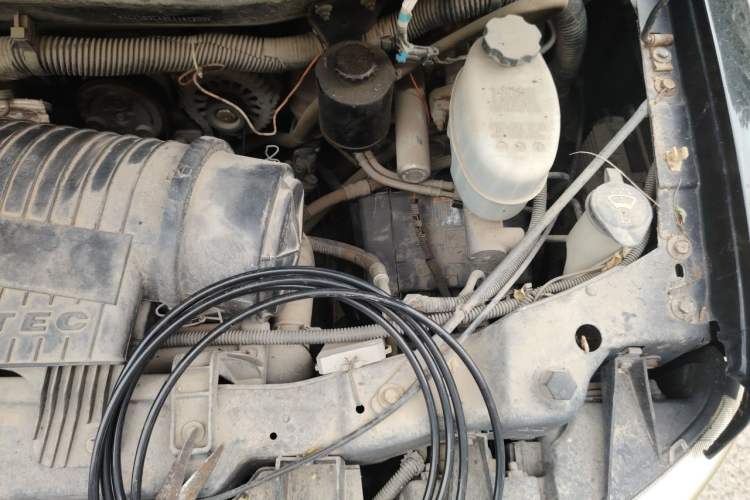 Used GMC SAVANA  Engine Bay Left