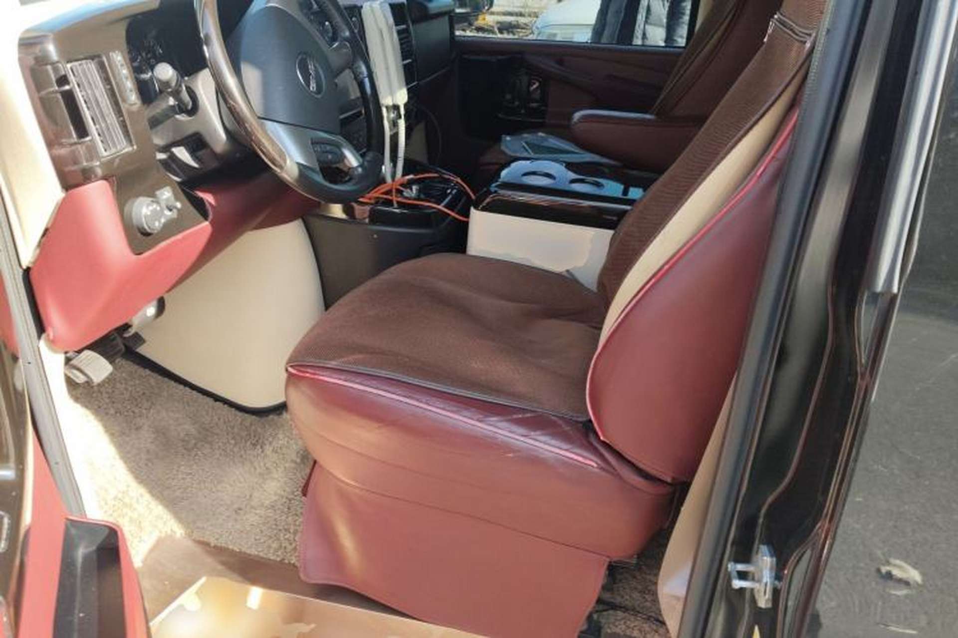 Used GMC SAVANA 2014 5.3L 1500S Left Front Seat