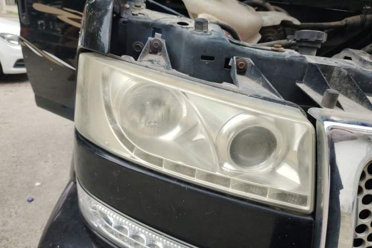 Used GMC SAVANA  Right Front Headlight