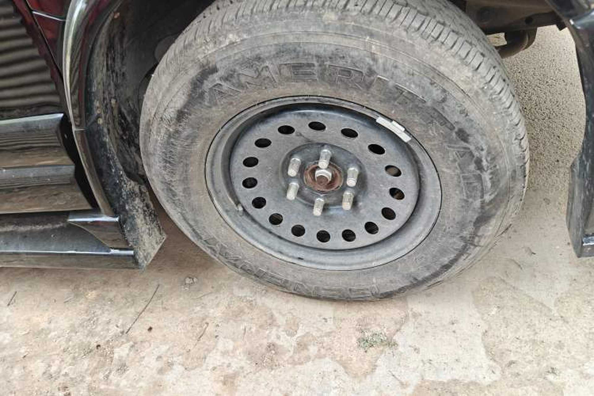 Used GMC SAVANA  Right Front Wheel Hub