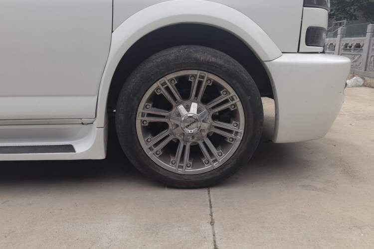 Used GMC SAVANA  Right Front Wheel Hub