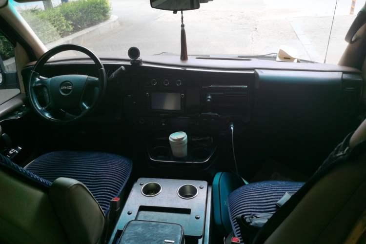 Used GMC SAVANA  Center Console