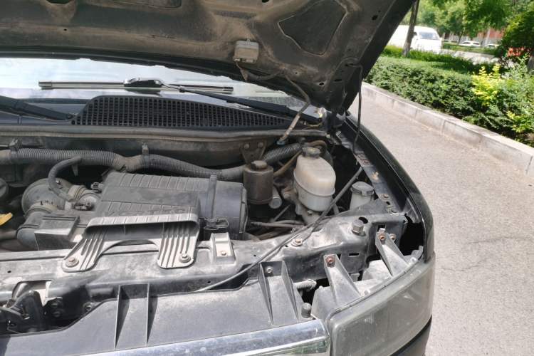 Used GMC SAVANA  Engine Bay Left
