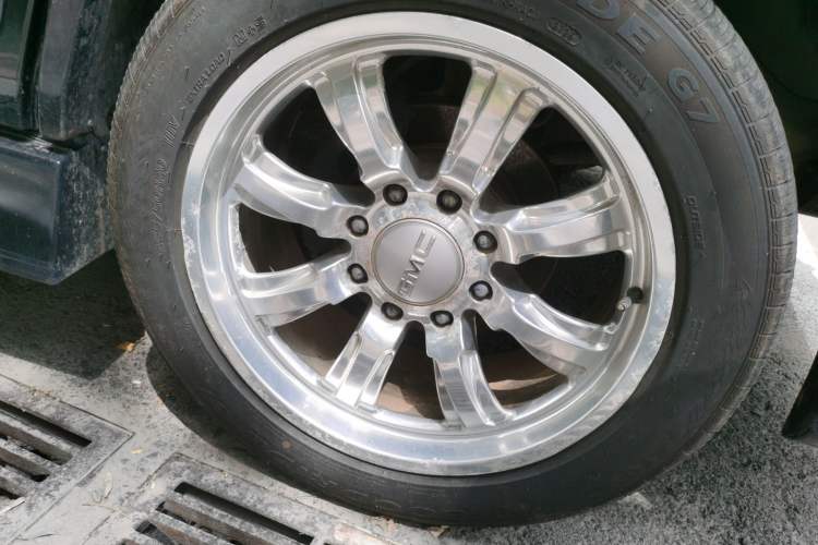Used GMC SAVANA  Right Front Wheel Hub
