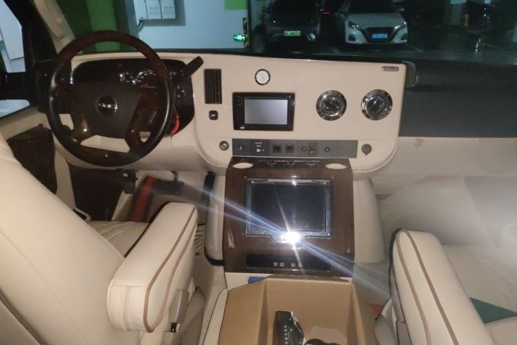 Used GMC SAVANA 2018 6.0L GX777 Prestige Star Edition Center Console