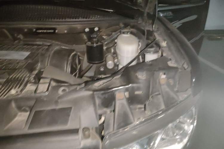 Used GMC SAVANA 2018 6.0L GX777 Prestige Star Edition Engine Bay Left
