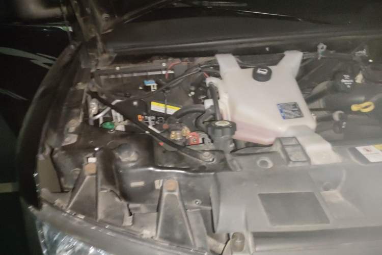 Used GMC SAVANA 2018 6.0L GX777 Prestige Star Edition Engine Bay Right