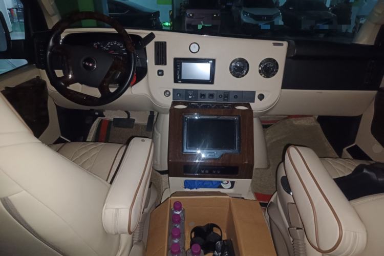 Used GMC SAVANA 2018 6.0L GX777 Prestige Star Edition Center Console