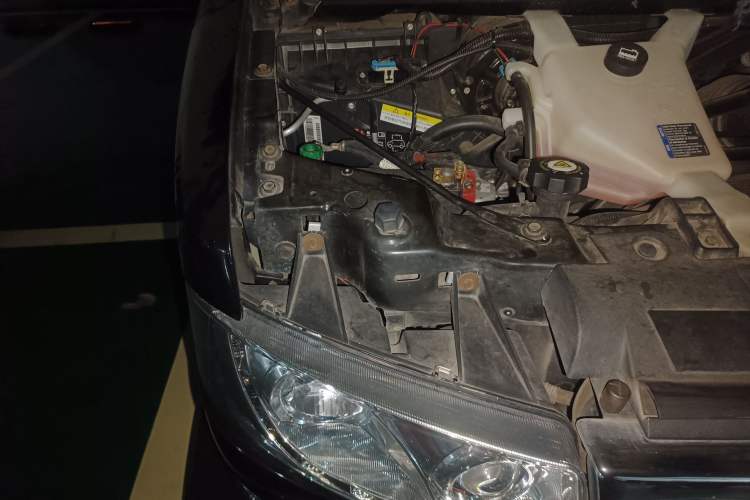 Used GMC SAVANA 2018 6.0L GX777 Prestige Star Edition Engine Bay Right