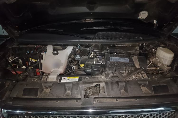 Used GMC SAVANA 2018 6.0L GX777 Prestige Star Edition Engine Bay