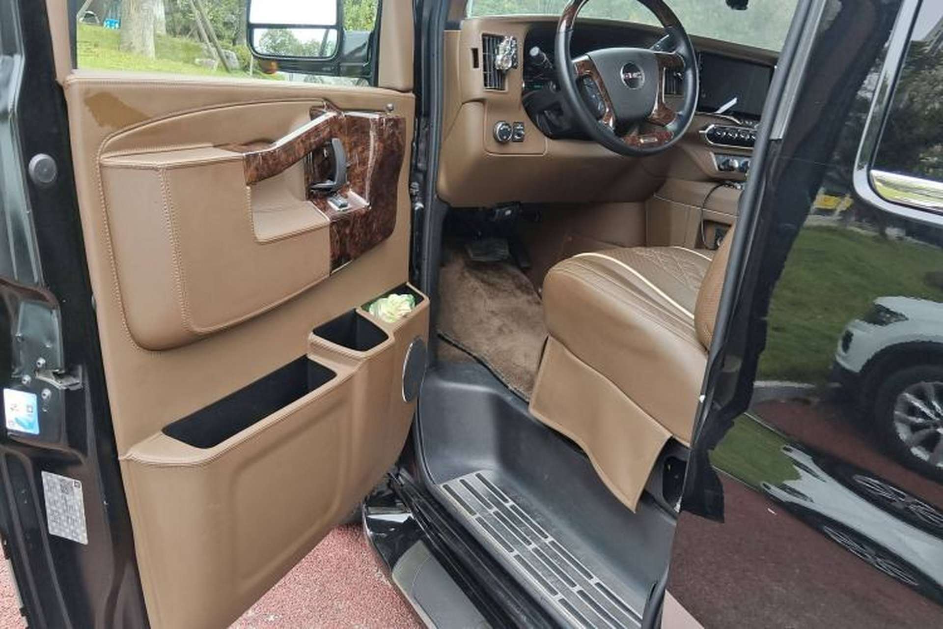 Used GMC SAVANA 2019 6.0L GL750 Elegant Sky Edition Driver Seat