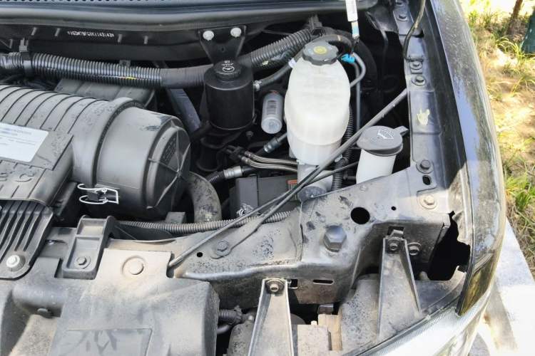 Used GMC SAVANA 2019 6.0L GL750 Elegant Sky Edition Engine Bay Left