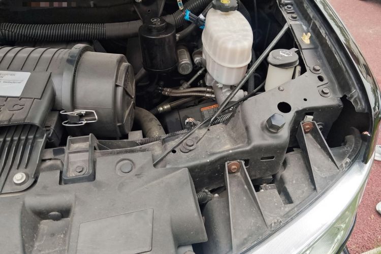 Used GMC SAVANA 2019 6.0L GL750 Elegant Sky Edition Engine Bay Left