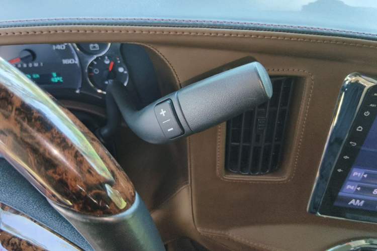 Used GMC SAVANA 2019 6.0L GL750 Elegant Sky Edition Gear Lever
