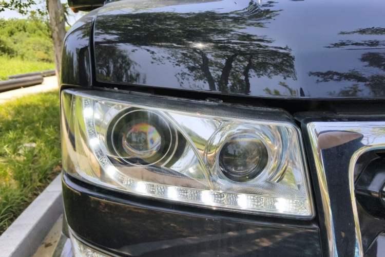 Used GMC SAVANA 2019 6.0L GL750 Elegant Sky Edition Right Front Headlight