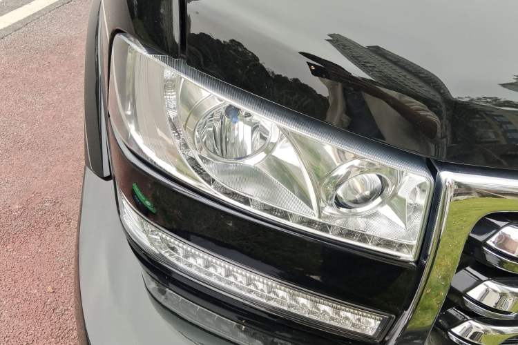 Used GMC SAVANA 2019 6.0L GL750 Elegant Sky Edition Right Front Headlight