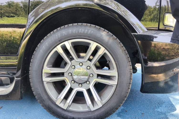 Used GMC SAVANA 2019 6.0L GL750 Elegant Sky Edition Right Front Wheel Hub