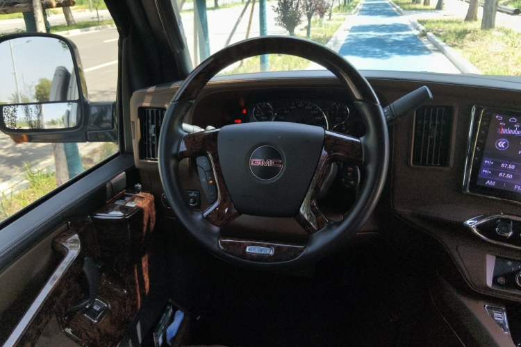 Used GMC SAVANA 2019 6.0L GL750 Elegant Sky Edition Steering Wheel