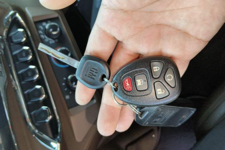 Used GMC SAVANA 2019 6.0L GL750 Elegant Sky Edition Vehicle Key