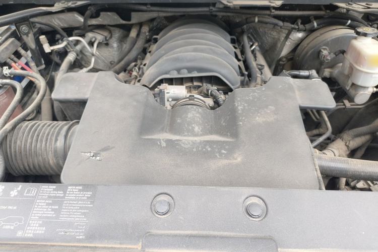 Used GMC SIERRA 2016 DENALI top-of-the-line model Engine Bay