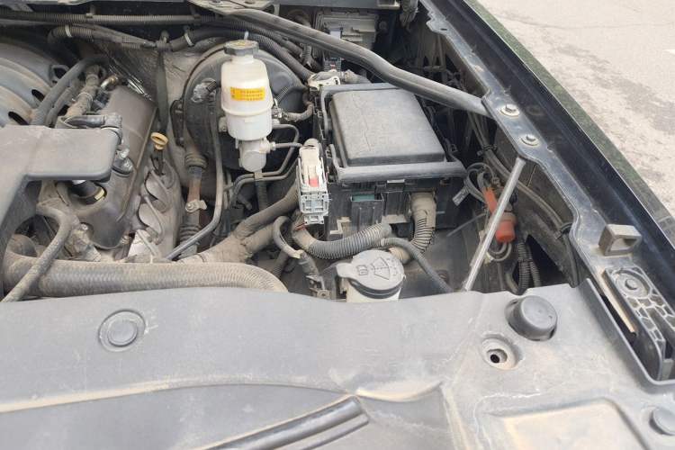 Used GMC SIERRA 2016 DENALI top-of-the-line model Engine Bay Left