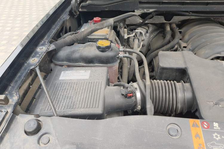 Used GMC SIERRA 2016 DENALI top-of-the-line model Engine Bay Right