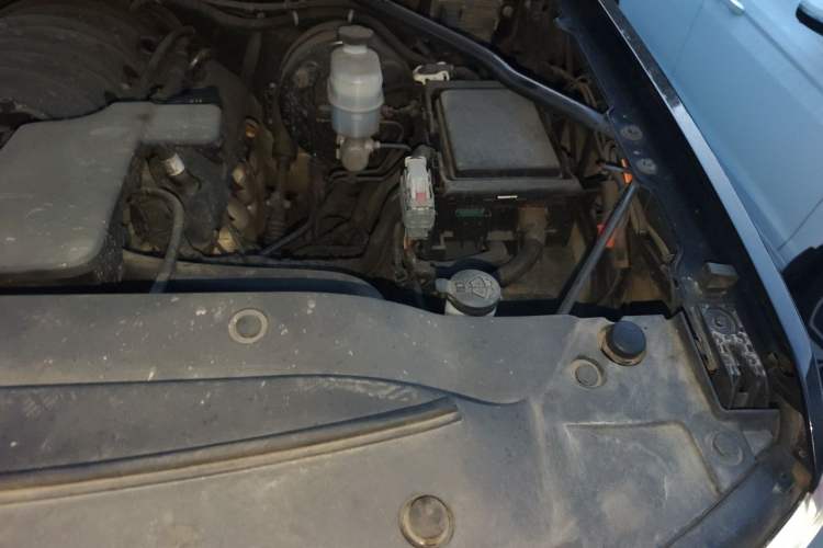 Used GMC SIERRA  Engine Bay Left