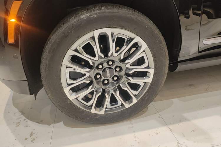 Used GMC YUKON 2025 2.7T Denali Ultimate Edition Left Front Wheel Hub