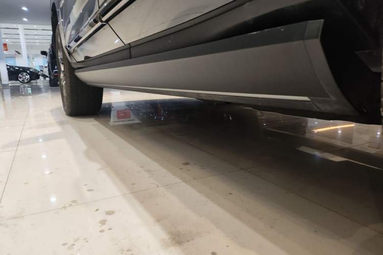 Used GMC YUKON 2025 2.7T Denali Ultimate Edition Left Side Sill