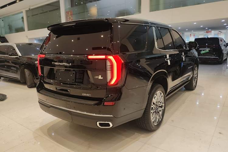 Used GMC YUKON 2025 2.7T Denali Ultimate Edition Rear Right 45 Deg