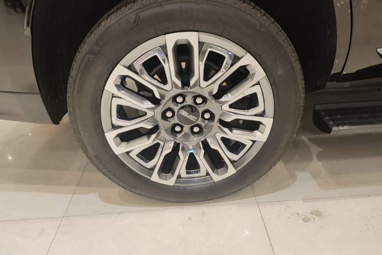 Used GMC YUKON 2025 2.7T Denali Ultimate Edition Right Rear Wheel Hub