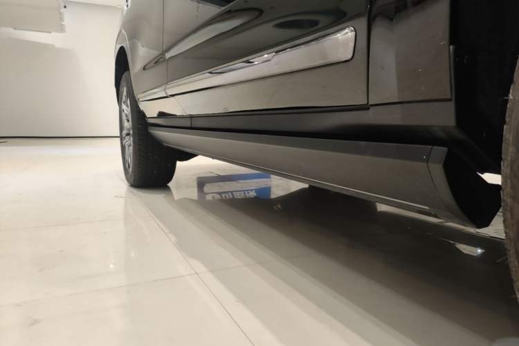Used GMC YUKON 2025 2.7T Denali Ultimate Edition Right Side Sill