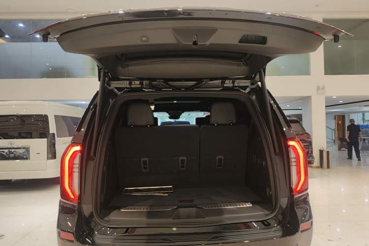Used GMC YUKON 2025 2.7T Denali Ultimate Edition Trunk