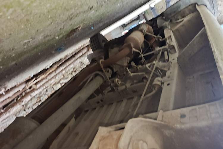 Used Golden Dragon Hiace 1999 2.0L Short-Wheelbase Gasoline Premium Version V19 Chassis Rear Left