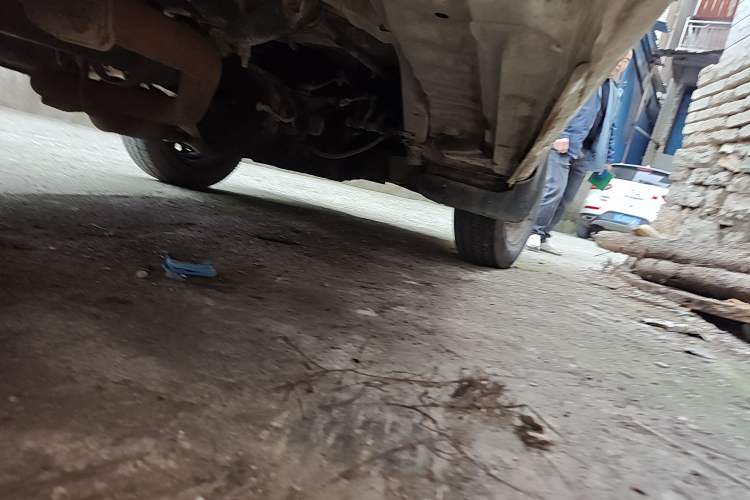 Used Golden Dragon Hiace 1999 2.0L Short-Wheelbase Gasoline Premium Version V19 Chassis Rear Right
