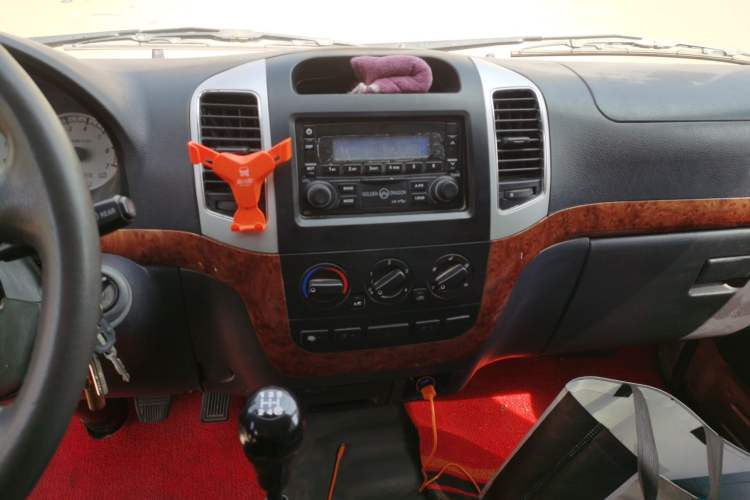Used Golden Dragon Hiace 2010 2.0L Long-Wheelbase Gasoline Premium Version V20 Audio And AC Panel