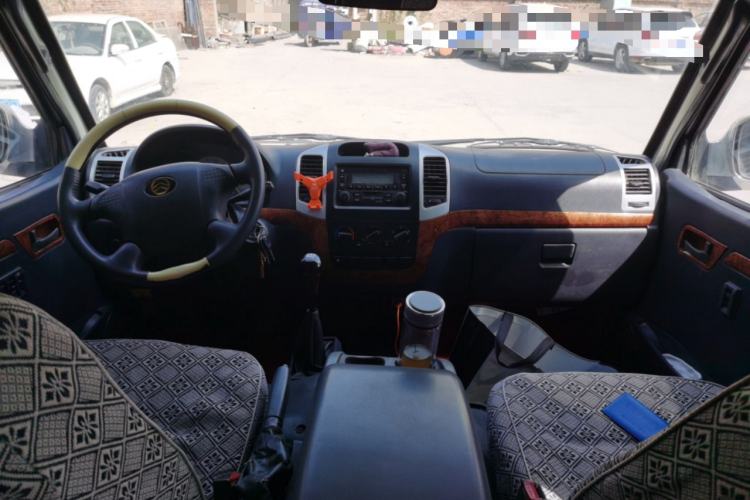 Used Golden Dragon Hiace 2010 2.0L Long-Wheelbase Gasoline Premium Version V20 Center Console