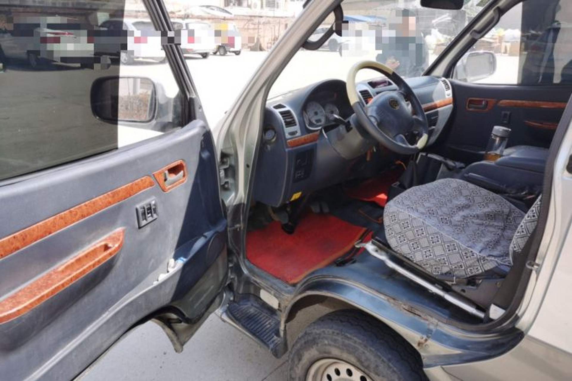 Used Golden Dragon Hiace 2010 2.0L Long-Wheelbase Gasoline Premium Version V20 Driver Seat
